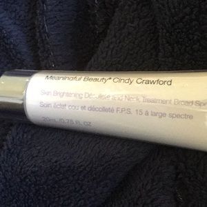 Skin bright décolleté and neck treatment